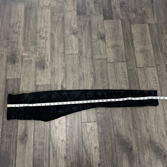 SPANX Faux Leather Camo Leggings Matte Black Camo S SM Small - Picture 13 of 14